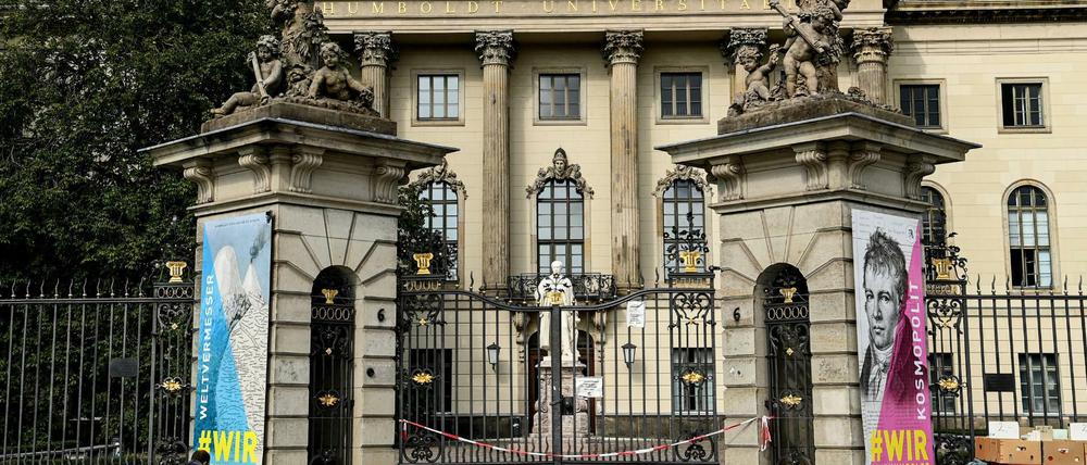 Noch ist der Haupteingang der Humboldt-Universität zu Berlin gesperrt. .