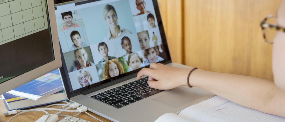 Zahlreiche Schüler in Deutschland befinden sich in Quarantäne – und müssen teils mit digitalem Unterricht vorlieb nehmen.