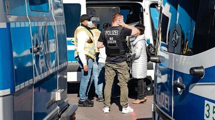 Polizisten sollen nach der Rechtsreform künftig mit Bodycams ausgestattet werden, um ihre Einsätze zu dokumentieren. 