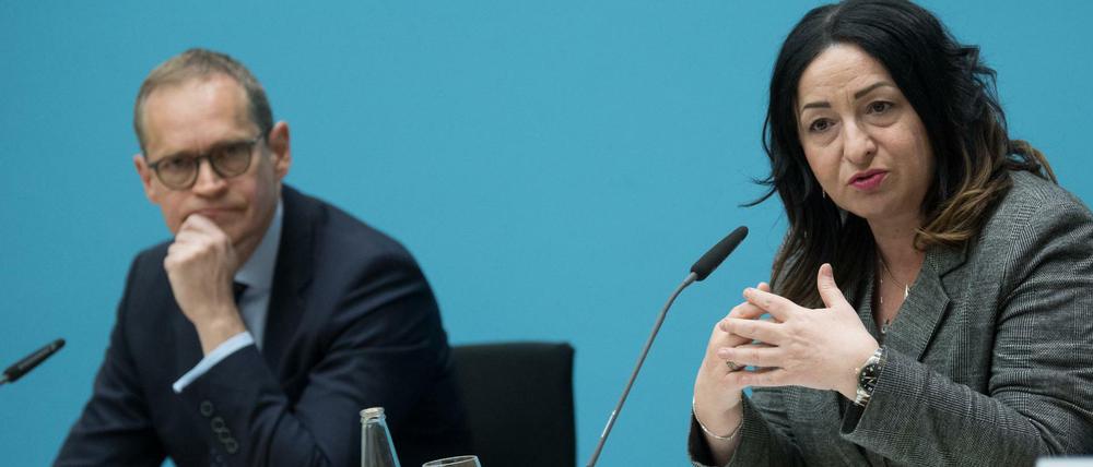 Gesundheitssenatorin Dilek Kalayci (SPD) bei einer Pressekonferenz mit dem Regierenden Bürgermeister Michael Müller.