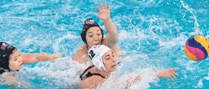 Alles schon mal gesehen. Spandaus Mariam Salloum (12) musste sich auch letztes Jahr gegen Uerdingen behaupten. Beide Male mit Erfolg.