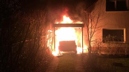 Das Feuer – und der Verdacht. In der Nacht zum 1. Februar 2018 brannte das Auto des Neuköllner Linken-Abgeordneten Ferat Kocak. Die Tat ist bis heute nicht aufgeklärt – obwohl klar ist, dass Neonazis Kocak ausspionierten. 