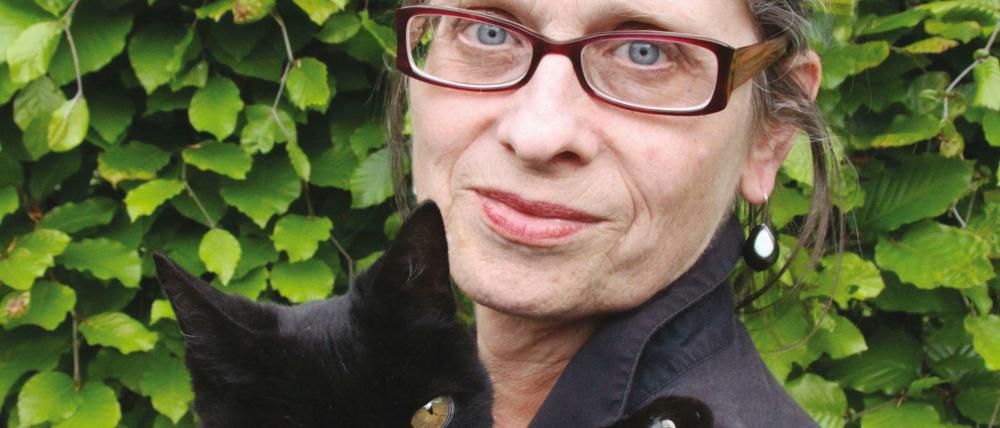 Mach's kurz. Lydia Davis. Und ihre Katze. Undatierte Aufnahme.