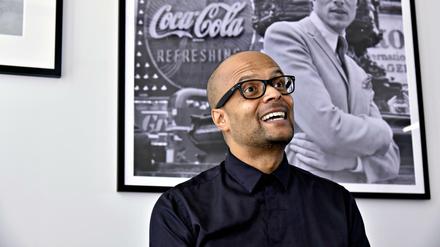 Der Musikmanager Patrick Mushatsi-Kareba (46) in seinem Büro am neuen Firmensitz von Sony Music Entertainment.