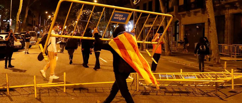 Nach dem Urteil kam es in Barcelona zu Protesten.