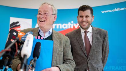 Alexander Gauland, Fraktionsvorsitzender der AfD, und Christian Lüth, AfD-Pressesprecher, bei einem Auftritt im Februar 2019. 