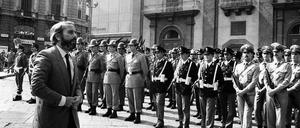 Richter Giovanni Falcone 1982 während des Staatsbegräbnisses für Carlo Alberto Dalla Chiesa, den Polizeichef von Palermo. Exakt zehn Jahre später ermordete die Cosa Nostra auch Falcone und seinen Freund und engsten Mitstreiter im Kampf gegen die Cosa Nostra, Paolo Borsellino.