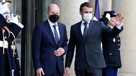 Die erste Kanzlerreise von Olaf Scholz startet in Paris.