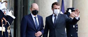 Die erste Kanzlerreise von Olaf Scholz startet in Paris.