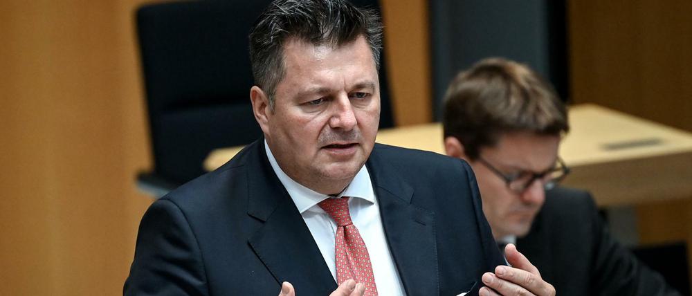 Berlins Innensenator stellte einen Untersuchungsausschuss für die nächste Legislaturperiode in Aussicht.