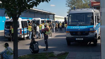 Rund 200 Einsatzkräfte sind vor Ort, um die Einhaltung der Corona-Bestimmungen zu überprüfen.