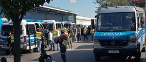 Rund 200 Einsatzkräfte sind vor Ort, um die Einhaltung der Corona-Bestimmungen zu überprüfen.