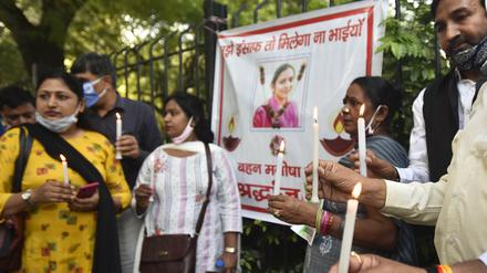 Gedenken an eines der Vergewaltigungsopfer in Indien – anderorts gab es heftige Proteste.