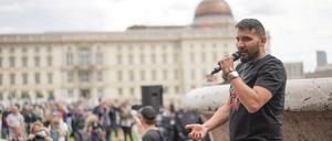 Attila Hildmann im Juli bei einer Demonstration gegen die Corona-Einschränkungen im Lustgarten