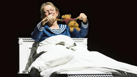 Dagmar Manzel als Pierrot und Mondfrau. 