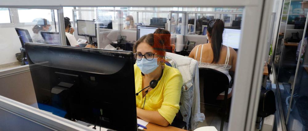 Maskenpflicht im Büro, keine Feiern mit mehr als 50 Personen - das sind die neun Corona-Regeln in Berlin.