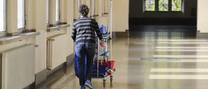 Auch eine Posse um die Schulreinigung in Spandau hat der Rechnungshof untersucht (Symbolbild).