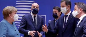 Kanzlerin Merkel im Kreis der Staats- und Regierungschefs beim EU-Sondergipfel.