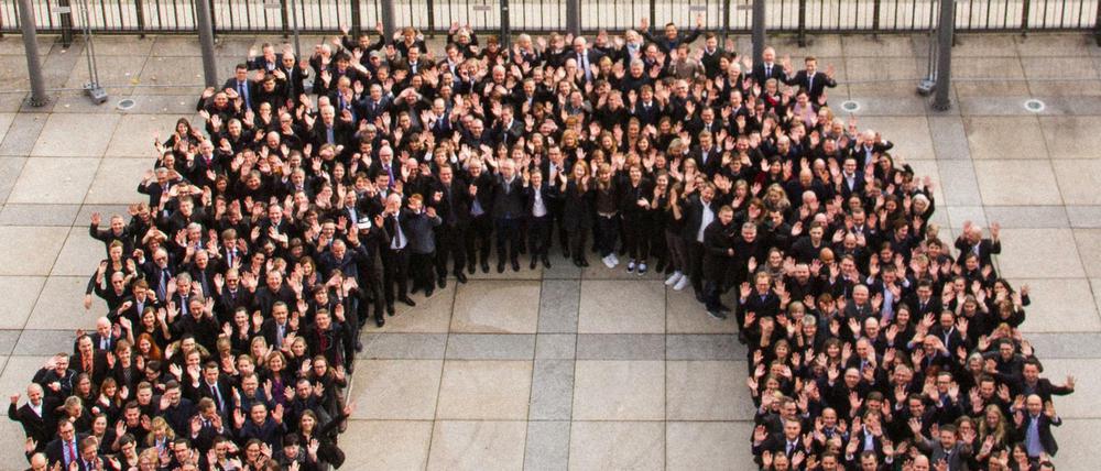 Heute nicht mehr das richtige Rezept: Mitarbeiter des Bundesfinanzministeriums bilden 2017 eine menschliche "schwarze Null" für den scheidenden Bundesfinanzminister Wolfgang Schäuble. 