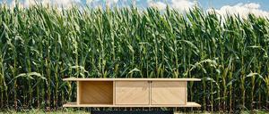 Taonslawe heißt das Sideboard von der Manufaktur Herr Lars. Es verbindet skandinavisches Wohngefühl mit industriellem Design. 