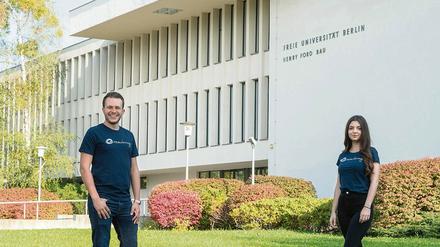 Rebecca Krause und Christopher Welz sind zwei von rund 300 studentischen Mentorinnen und Mentoren. Sie begleiten Neuimmatrikulierte in der Studieneingangsphase.