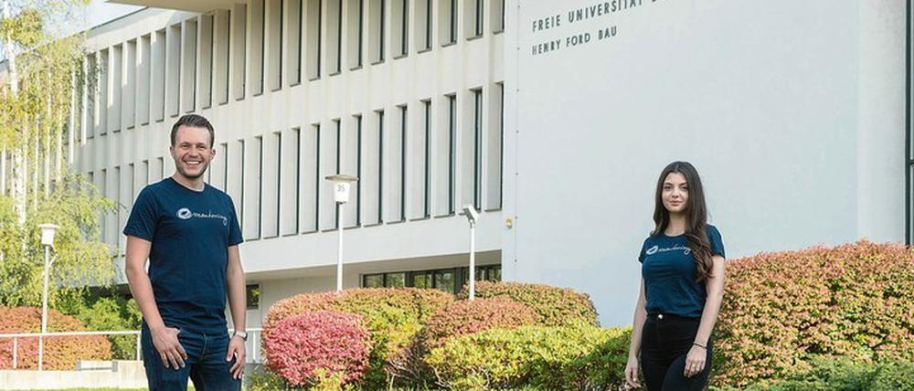 Rebecca Krause und Christopher Welz sind zwei von rund 300 studentischen Mentorinnen und Mentoren. Sie begleiten Neuimmatrikulierte in der Studieneingangsphase.