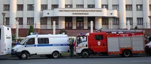 iRussische Journalistin Slawina verbrennt sich selbst: Rettungskräfte am Ort des Geschehen