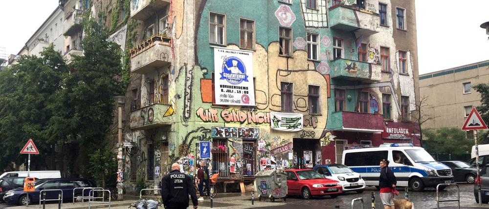 Die Kreuzung Liebigstraße Ecke Rigaer Straße in Berlin-Friedrichshain.