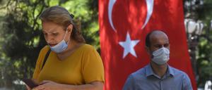 In der Türkei gibt es deutlich mehr Infizierte als zunächst bekanntgegeben.