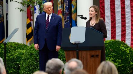 Vorstellung von Amy Coney Barrett im Rosengarten des Weißen Hauses: Donald Trump und sechs weitere Anwesende sind infiziert.
