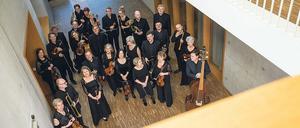 Zuschussgeschäft. Das Freiburger Barockorchester wird in Berlin von der Konzertdirektion Adler aufs Podium gebracht. Das nächste Konzert findet am 13.10. unter Leitung von René Jacobs in der Philharmonie statt.