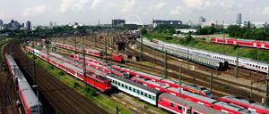 Der Betriebsbahnhof Deutzer Feld in Köln. Hier hat die Polizei mutmaßlich einen Sprengsatz gefunden.