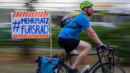 Klare Forderung. Berliner Demonstration des Allgemeinen Deutsches Fahrrad-Clubs (ADFC) im September 2020. 