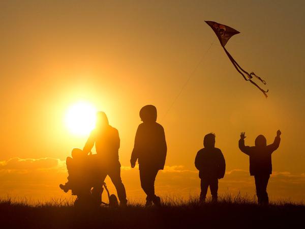 In den Ferien an die Nordsee in Schleswig-Holstein und Drachen steigen lassen? Das müssen sich Berliner Familien womöglich abschminken.