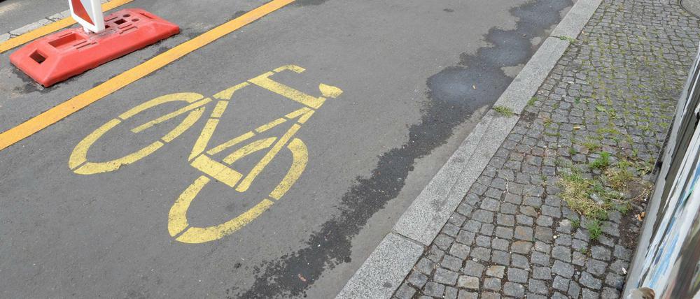 Pop-Up-Radweg auf dem Kottbusser Damm.