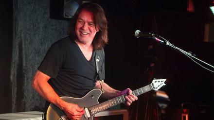 Eddie Van Halen performt bei einem Auftritt in New York im Jahr 2012.
