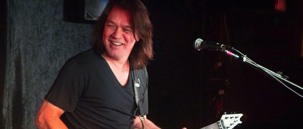 Eddie Van Halen performt bei einem Auftritt in New York im Jahr 2012.