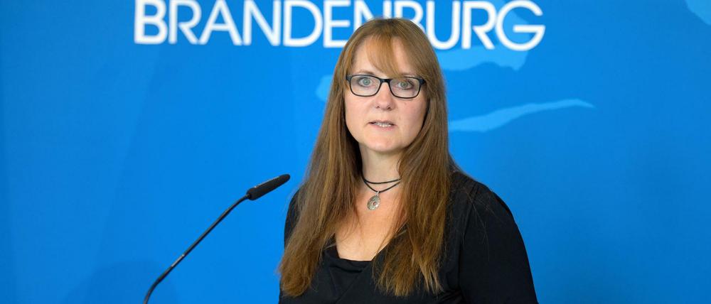Katrin Lange (SPD), Brandenburger Ministerin der Finanzen und für Europa, erläutert während einer Pressekonferenz den Vorschlag der Landesregierung für den Haushalt 2021.