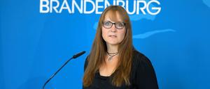 Katrin Lange (SPD), Brandenburger Ministerin der Finanzen und für Europa, erläutert während einer Pressekonferenz den Vorschlag der Landesregierung für den Haushalt 2021.