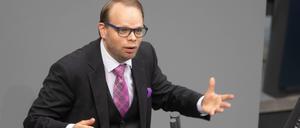 Helge Lindh ist SPD-Abgeordneter im Bundestag. Für seinen Einsatz gegen Rassismus wird er häufig attackiert.