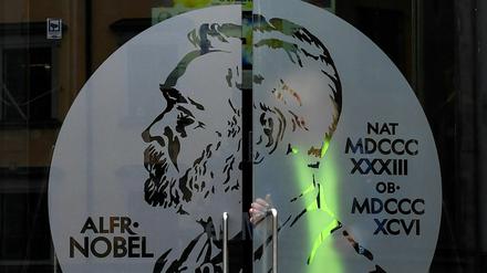 Der Eingang des Nobel Museums in Stockholm.