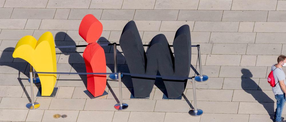 Deutsches Wir - wer gehört dazu? Straßeninstallation in Potsdam zum Tag der Einheit
