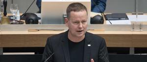 Klaus Lederer (Die Linke), Kultursenator, spricht bei der 63. Plenarsitzung des Berliner Abgeordnetenhauses. 