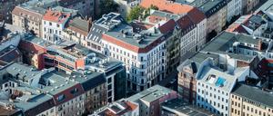Berlin: Häuser in Berlin-Mitte vom Berliner Fernsehturm aus gesehen.