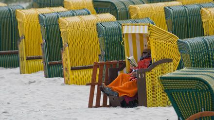 Quarantäne im Strandkorb. Wer in den Herbstferien aus Berlin nach Schleswig-Holstein reisen will, sollte sich gut informieren. 
