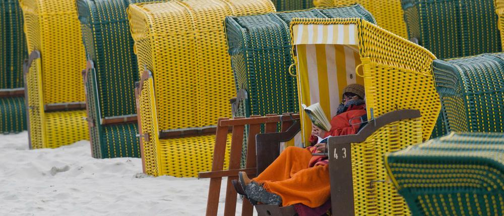 Quarantäne im Strandkorb. Wer in den Herbstferien aus Berlin nach Schleswig-Holstein reisen will, sollte sich gut informieren. 