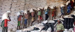 Das UN-Ernährungsprogramm ist Retter in der Not - wie 2010 in Somalia (Archivfoto). 