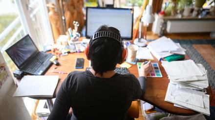 Heils Vorschlag sah vor: Beschäftigte sollen bei einer Fünf-Tage-Woche demnach 24 Tage im Jahr mobil oder im Homeoffice arbeiten dürfen. 