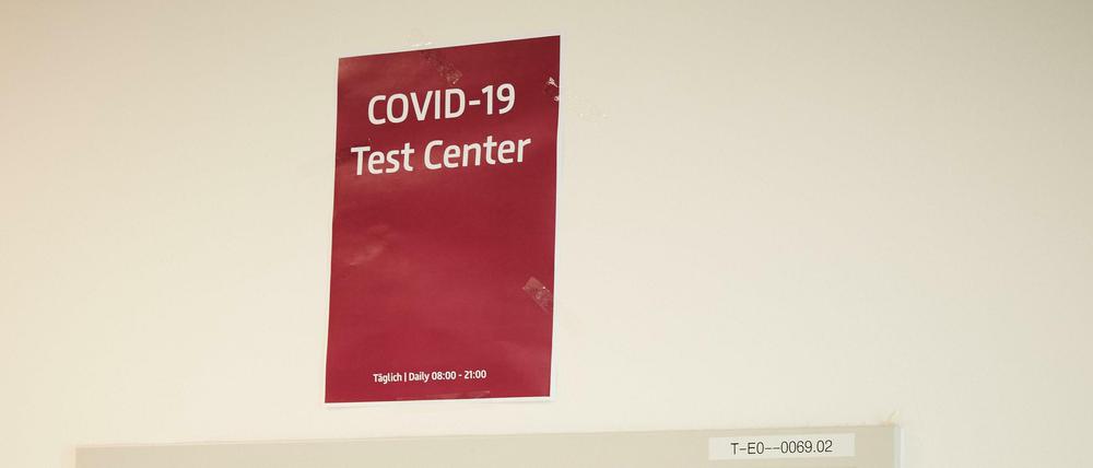 Obwohl der Berliner Symptome hatte, wurde er erst nach sechs Tagen auf das Virus getestet.