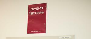 Obwohl der Berliner Symptome hatte, wurde er erst nach sechs Tagen auf das Virus getestet.